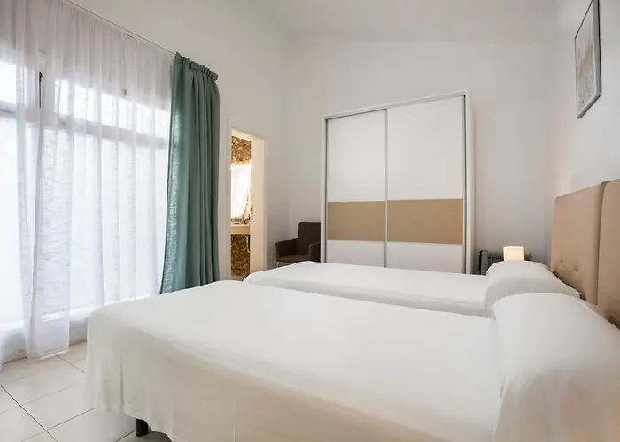 Haciendas Iv 酒店 阿德耶